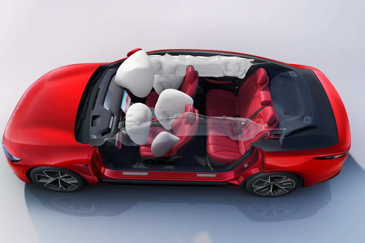 Если вы думали, что главная фишка автомобилей EXEED — это только гигантские экраны и разгон до сотни быстрее, чем вы успеете сказать: «Вау!», то у нас новости. В начале февраля европейцы из Euro NCAP (те самые ребята, которые профессионально разбивают машины об стену ради вашего спокойствия) вынесли вердикт: четырехдверное купе EXEED EXLANTIX ES и кроссовер EXEED EXLANTIX ET — это официально отличники по безопасности.