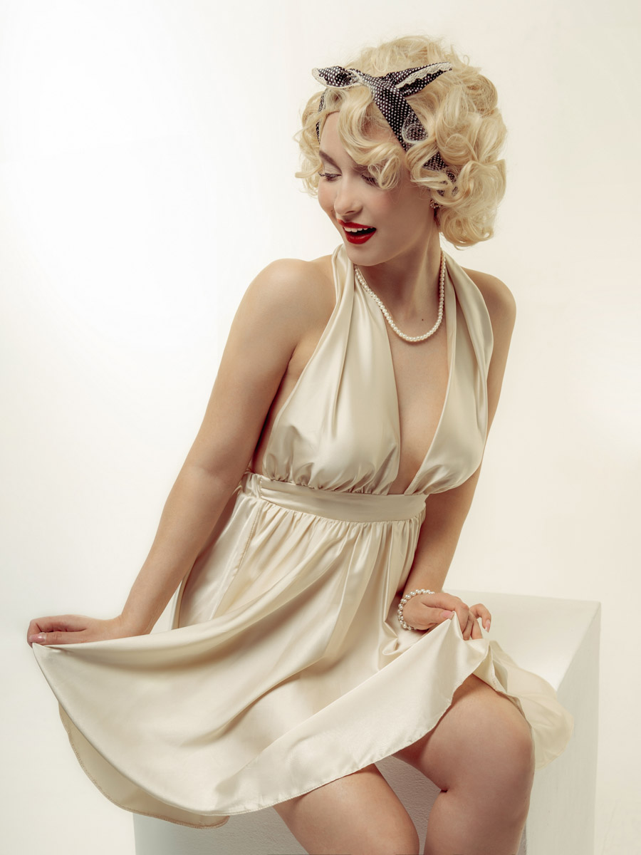 Главный женский день уже позади, а мы всё еще разбираем подарки! На этот раз большой презент подготовили владимирские фотографы. Специально к 8 Марта они собрали моделей, которые поучаствовали в косплеях на самые знаменитые девичьи образы мирового кино. «Ключ-Медиа» пообщался с участниками необычной съемки.