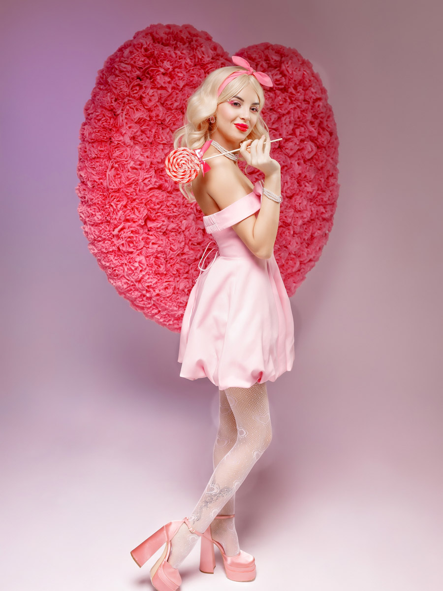 Главный женский день уже позади, а мы всё еще разбираем подарки! На этот раз большой презент подготовили владимирские фотографы. Специально к 8 Марта они собрали моделей, которые поучаствовали в косплеях на самые знаменитые девичьи образы мирового кино. «Ключ-Медиа» пообщался с участниками необычной съемки.