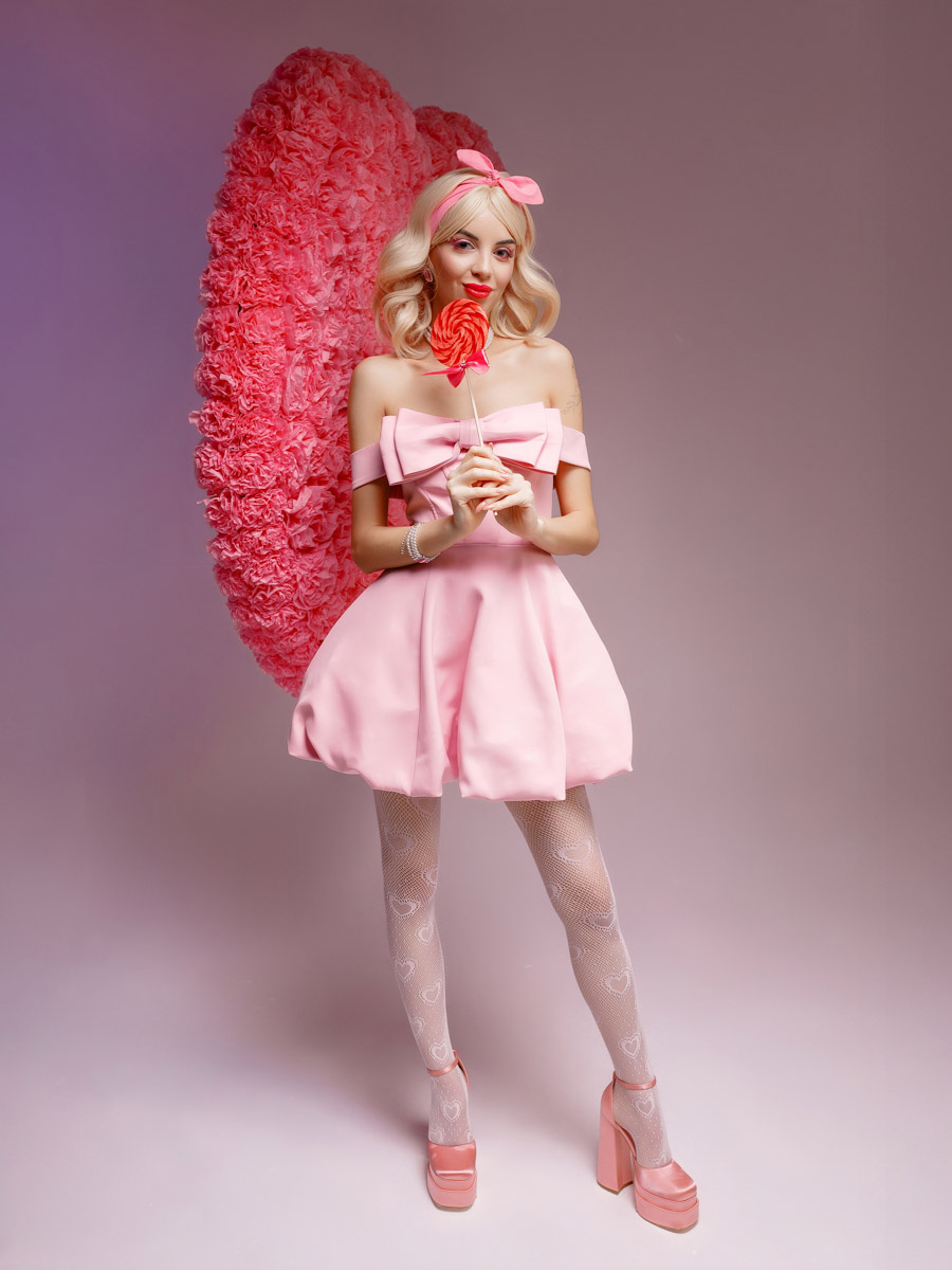 Главный женский день уже позади, а мы всё еще разбираем подарки! На этот раз большой презент подготовили владимирские фотографы. Специально к 8 Марта они собрали моделей, которые поучаствовали в косплеях на самые знаменитые девичьи образы мирового кино. «Ключ-Медиа» пообщался с участниками необычной съемки.