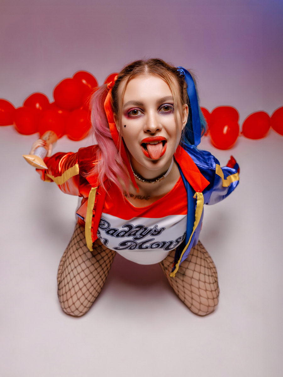 Главный женский день уже позади, а мы всё еще разбираем подарки! На этот раз большой презент подготовили владимирские фотографы. Специально к 8 Марта они собрали моделей, которые поучаствовали в косплеях на самые знаменитые девичьи образы мирового кино. «Ключ-Медиа» пообщался с участниками необычной съемки.