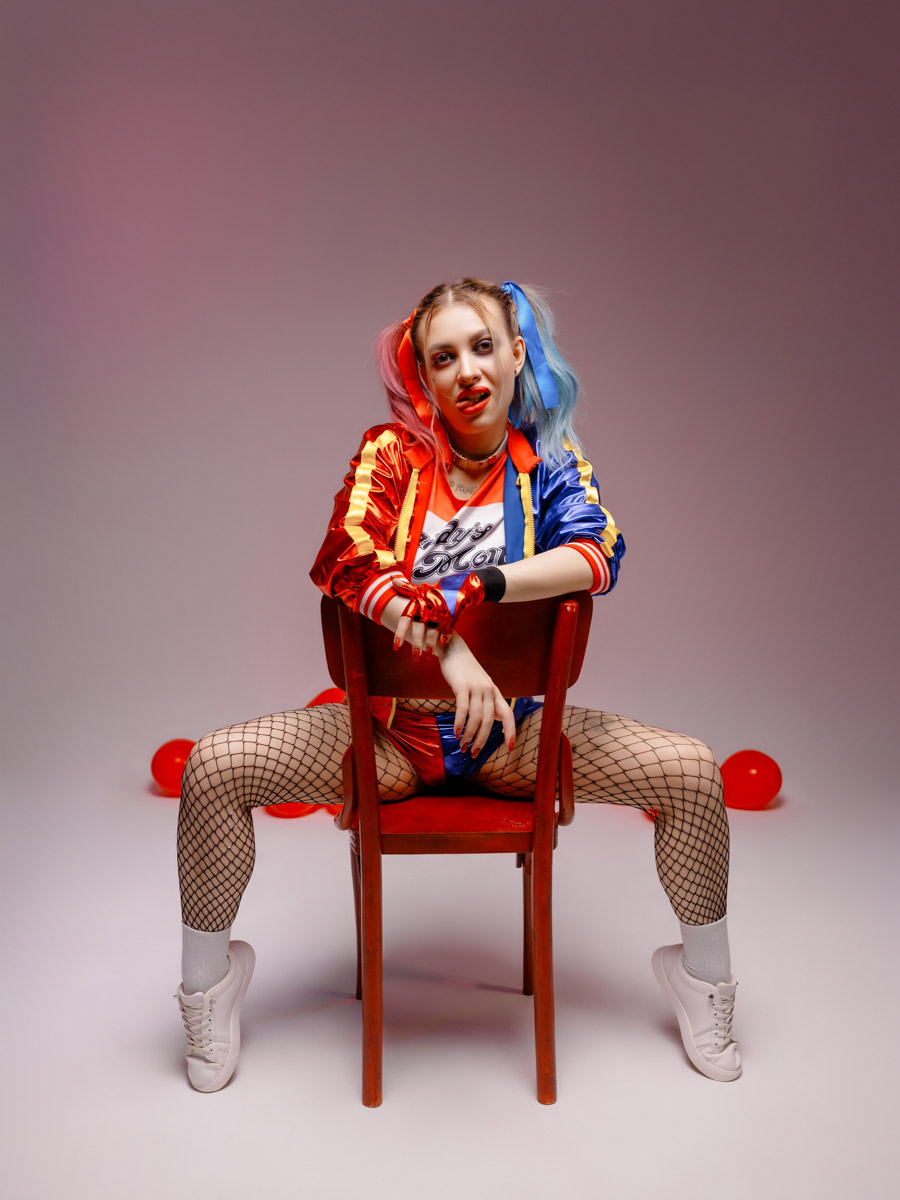 Главный женский день уже позади, а мы всё еще разбираем подарки! На этот раз большой презент подготовили владимирские фотографы. Специально к 8 Марта они собрали моделей, которые поучаствовали в косплеях на самые знаменитые девичьи образы мирового кино. «Ключ-Медиа» пообщался с участниками необычной съемки.