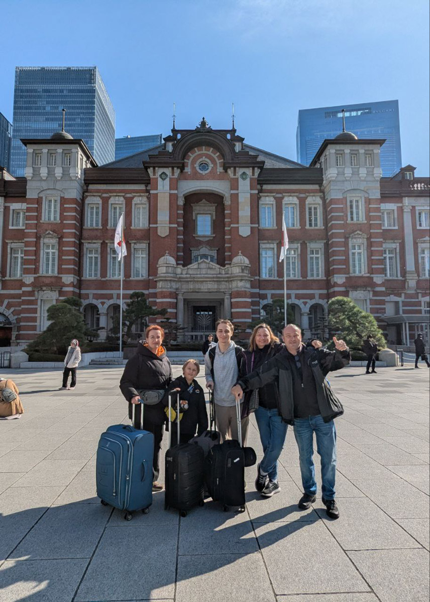 Жизнь на самом удаленном континенте планеты течет по своим правилам. Мы снова вышли на связь с инженером Александром Трушиным из Владимира, чтобы узнать, почему в Австралии больше нельзя запросто устроиться на работу и купить дом, зачем в жару лезть в сауну и как 8-летний мальчик, родившийся в Перте, сохраняет русскую душу с помощью песен Виктора Цоя.