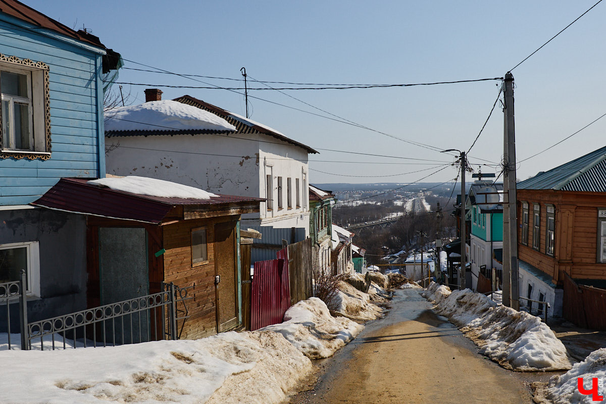 Аномально теплый март стал заслуженной наградой после долгой и снежной зимы. Но, возможно, неприятные сюрпризы впереди? Синоптики признаются: делать прогнозы в настолько стремительно меняющихся погодных условиях очень тяжело. Поэтому остается лишь предполагать, что ожидает нас во второй и третьей декадах.