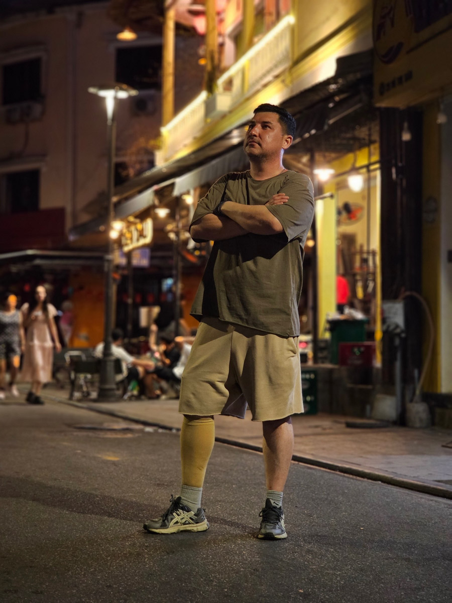 Как накормить вьетнамцев устрицами и чем поразить Ксению Собчак? Жители Владимирской области вновь участвуют в шоу с селебрити. На сей раз на экран попал известный в городе повар Юрий Ковальчук, снявшись в программе «Последний шеф». Ну а на «Быстрых свиданиях» свое обаяние проявил фермер Василий из Петушков. Давайте узнаем, что же получилось у наших мужчин!