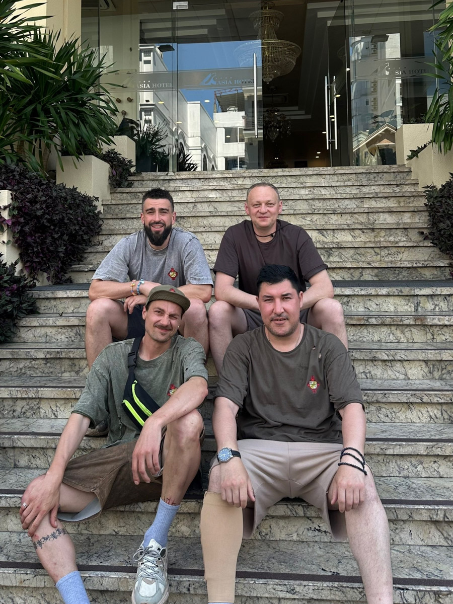 Как накормить вьетнамцев устрицами и чем поразить Ксению Собчак? Жители Владимирской области вновь участвуют в шоу с селебрити. На сей раз на экран попал известный в городе повар Юрий Ковальчук, снявшись в программе «Последний шеф». Ну а на «Быстрых свиданиях» свое обаяние проявил фермер Василий из Петушков. Давайте узнаем, что же получилось у наших мужчин!