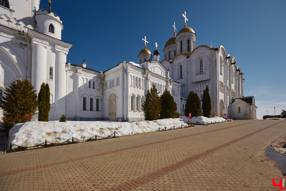 В регионе создан новый маршрут по местам, связанным с жизнью Андрея Боголюбского. В нем задействовано сразу несколько городов и поселков: Владимир, Суздаль, Юрьев-Польский, Кидекша и, естественно, Боголюбово. Ну а приурочено погружение в прошлое к выходу на экраны исторического сериала «Князь Андрей», работа над которым велась в наших краях два года назад.