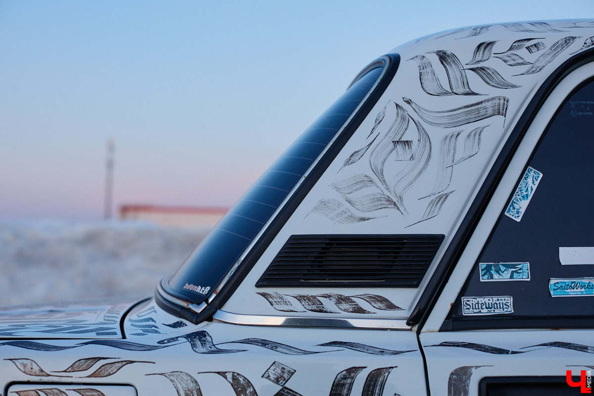 Какой вы видели свою первую машину? Пока другие мальчишки вешали на стены плакаты с суперкарами, Алексей Дрягин с 14 лет точно знал, что его идеальный автомобиль выглядит иначе. Спустя годы детская мечта обрела форму «семерки», но далеко не в заводском виде. Подробнее о тюнинге владелец «жигули» рассказал «Ключ-Медиа».