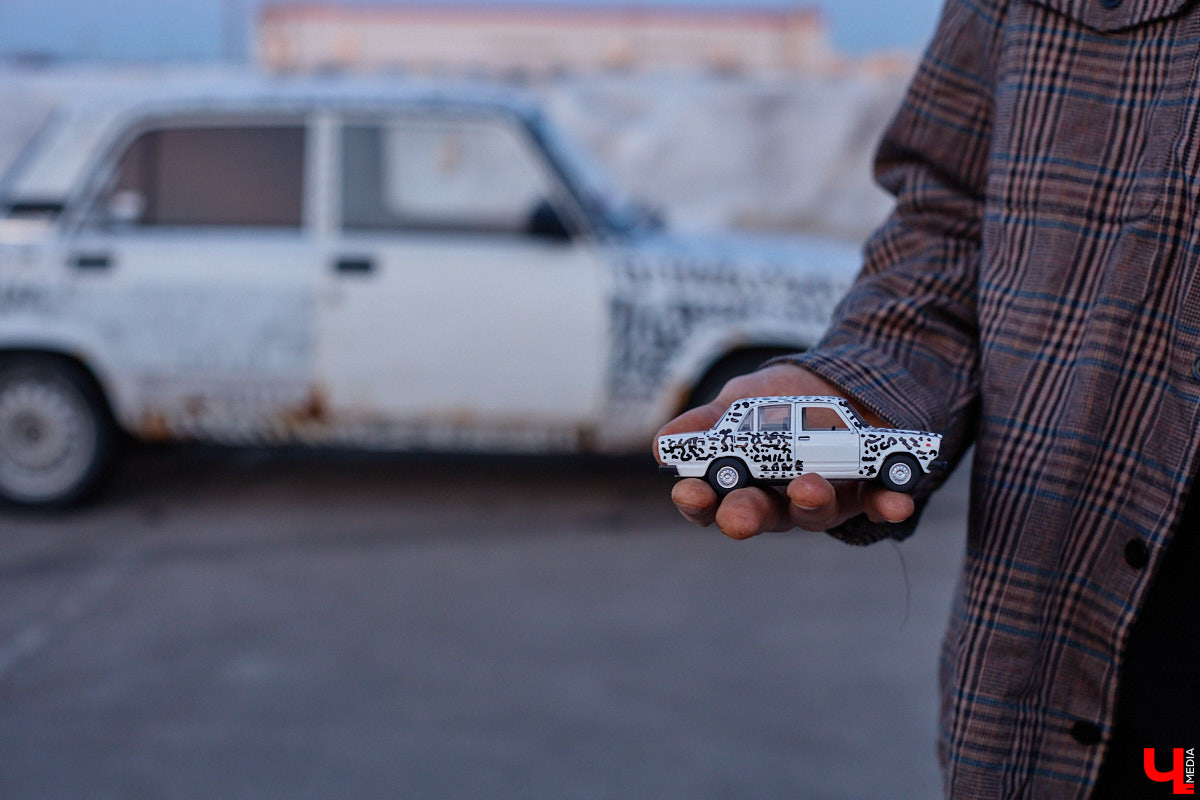 Какой вы видели свою первую машину? Пока другие мальчишки вешали на стены плакаты с суперкарами, Алексей Дрягин с 14 лет точно знал, что его идеальный автомобиль выглядит иначе. Спустя годы детская мечта обрела форму «семерки», но далеко не в заводском виде. Подробнее о тюнинге владелец «жигули» рассказал «Ключ-Медиа».