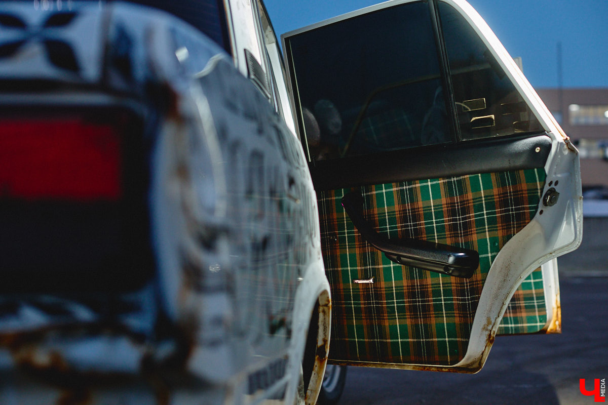 Какой вы видели свою первую машину? Пока другие мальчишки вешали на стены плакаты с суперкарами, Алексей Дрягин с 14 лет точно знал, что его идеальный автомобиль выглядит иначе. Спустя годы детская мечта обрела форму «семерки», но далеко не в заводском виде. Подробнее о тюнинге владелец «жигули» рассказал «Ключ-Медиа».