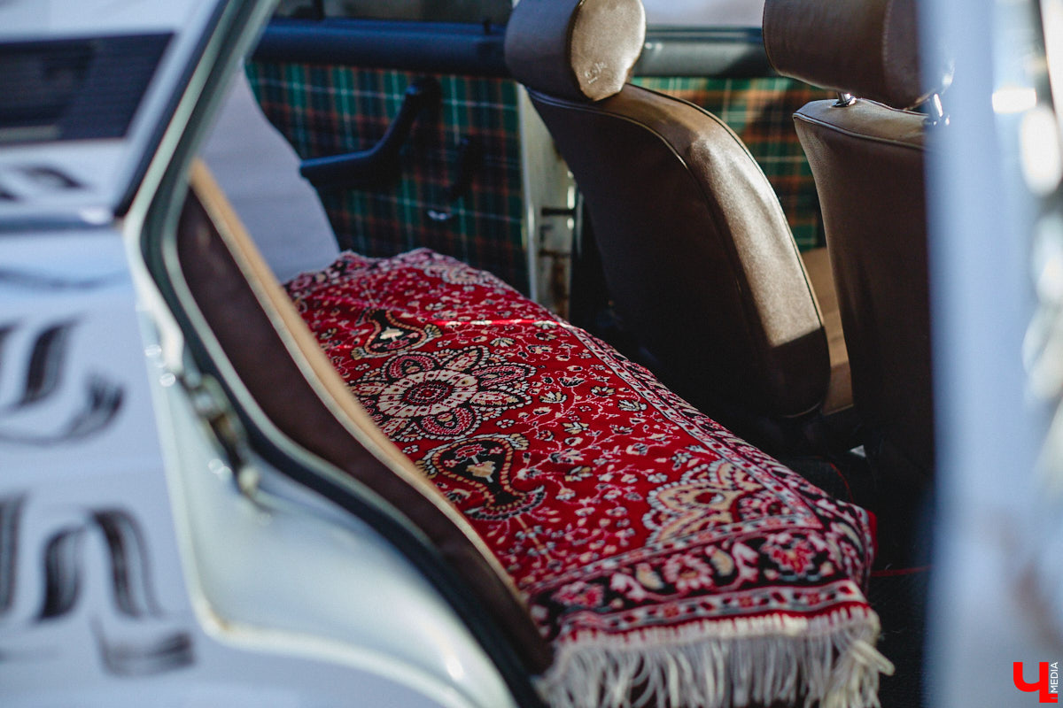 Какой вы видели свою первую машину? Пока другие мальчишки вешали на стены плакаты с суперкарами, Алексей Дрягин с 14 лет точно знал, что его идеальный автомобиль выглядит иначе. Спустя годы детская мечта обрела форму «семерки», но далеко не в заводском виде. Подробнее о тюнинге владелец «жигули» рассказал «Ключ-Медиа».