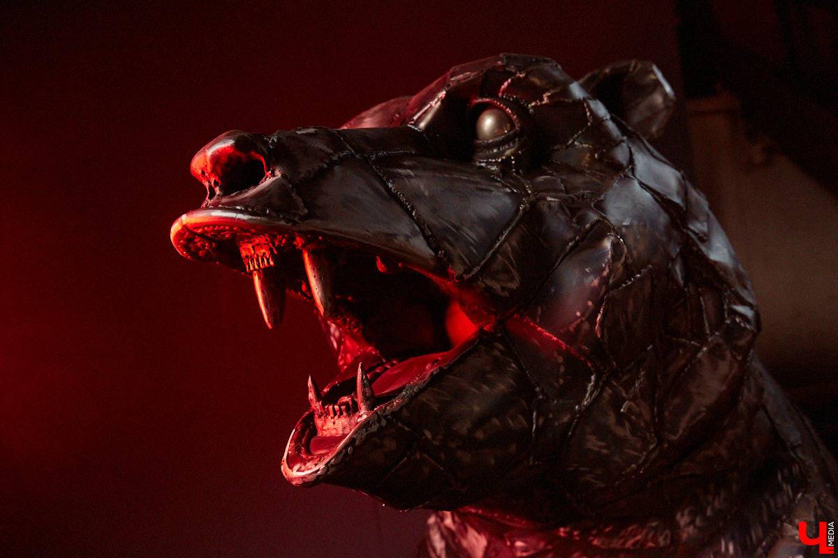 Если во Владимире ищут миниатюры, спрятанные под стеклом, то в Муроме, например, имеется арт-объект, который хорошо виден издалека. Деревянный конь былинного богатыря — одна из самых высоких уличных композиций 33-го региона. А кто еще может составить компанию Бурушке? Собрали топ-7 масштабных фигур.