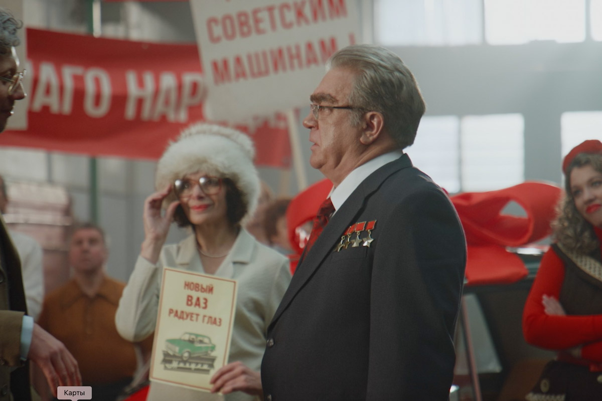 Руслан Миру — мастер креатива. Он занимается продюсированием и режиссурой, снимает клипы для звезд и документальное кино. В его портфолио — бэкстейдж скетчкома «Смешная история». Это юмористический проект о великих личностях, оказавшихся среди современных атрибутов — гаджетов, сторис, сленга и трендов.