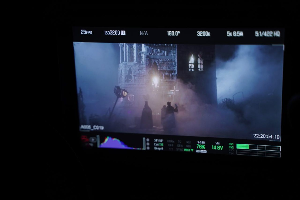 Руслан Миру — мастер креатива. Он занимается продюсированием и режиссурой, снимает клипы для звезд и документальное кино. В его портфолио — бэкстейдж скетчкома «Смешная история». Это юмористический проект о великих личностях, оказавшихся среди современных атрибутов — гаджетов, сторис, сленга и трендов.