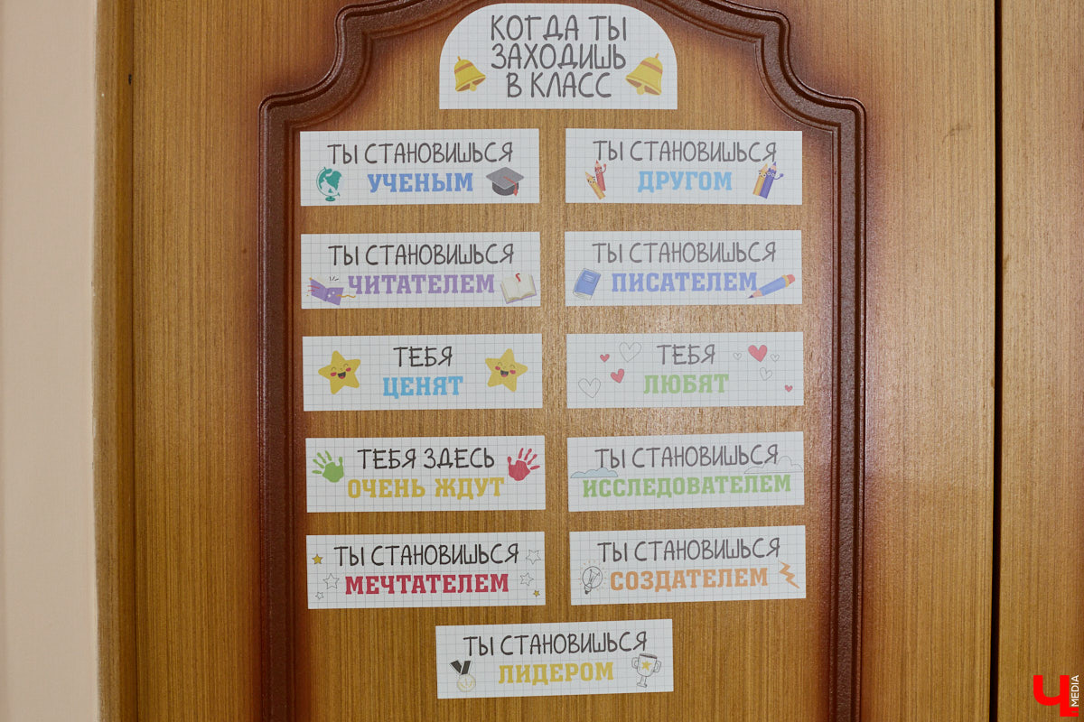 Ученики первого класса школы № 37 учатся в режиме сенсорной свободы и психомоторной раскрепощенности по методике Базарного. Каждые 15 минут дети по очереди встают и садятся, следят за знаком бесконечности на потолке, балансируют на тренажере, много играют и мало болеют. «Ключ-Медиа» пригласили на занятия по необычной программе.