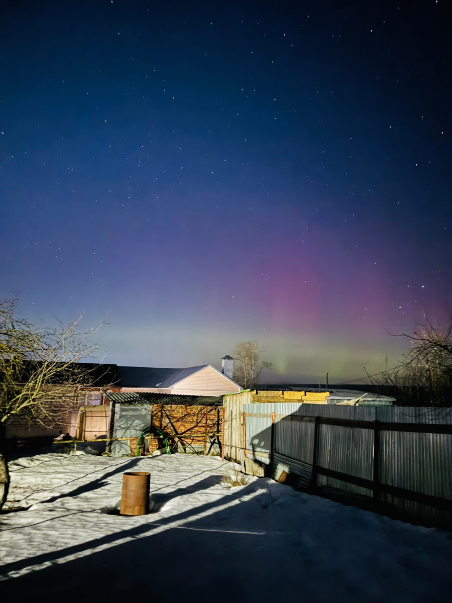 Небо над Владимирской областью регулярно устраивает эффектные шоу. То порадует световыми столбами, то удивит сразу четырьмя ночными светилами. За последнее время жители региона тоже сняли немало чудес: перевернутую радугу и северное сияние. «Ключ-Медиа» собрал самые необычные и красивые кадры.