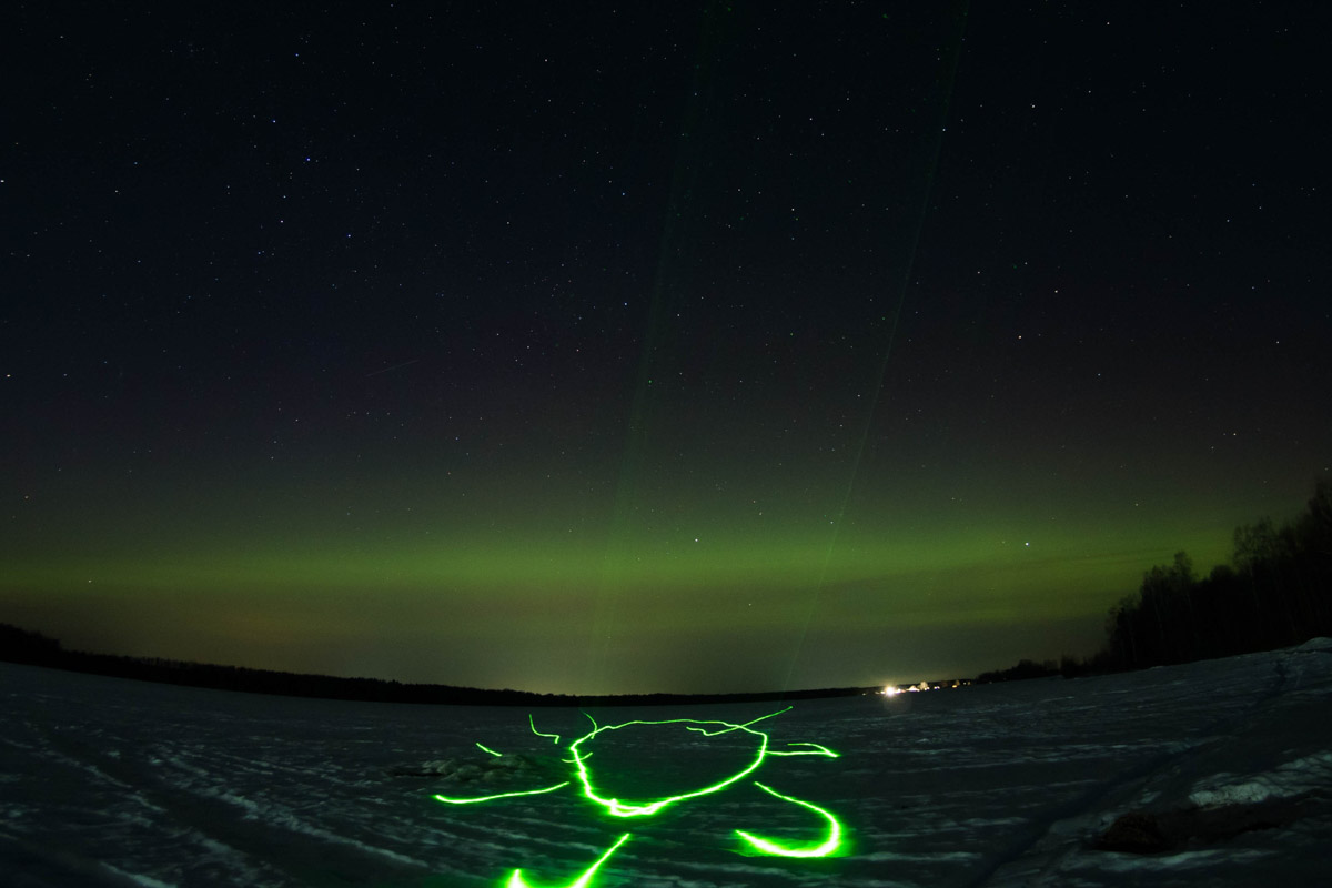 Небо над Владимирской областью регулярно устраивает эффектные шоу. То порадует световыми столбами, то удивит сразу четырьмя ночными светилами. За последнее время жители региона тоже сняли немало чудес: перевернутую радугу и северное сияние. «Ключ-Медиа» собрал самые необычные и красивые кадры.