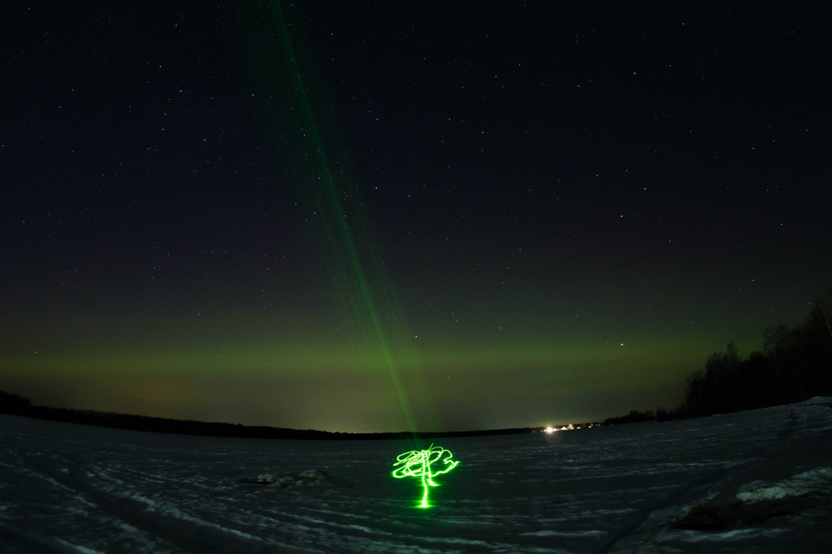 Небо над Владимирской областью регулярно устраивает эффектные шоу. То порадует световыми столбами, то удивит сразу четырьмя ночными светилами. За последнее время жители региона тоже сняли немало чудес: перевернутую радугу и северное сияние. «Ключ-Медиа» собрал самые необычные и красивые кадры.