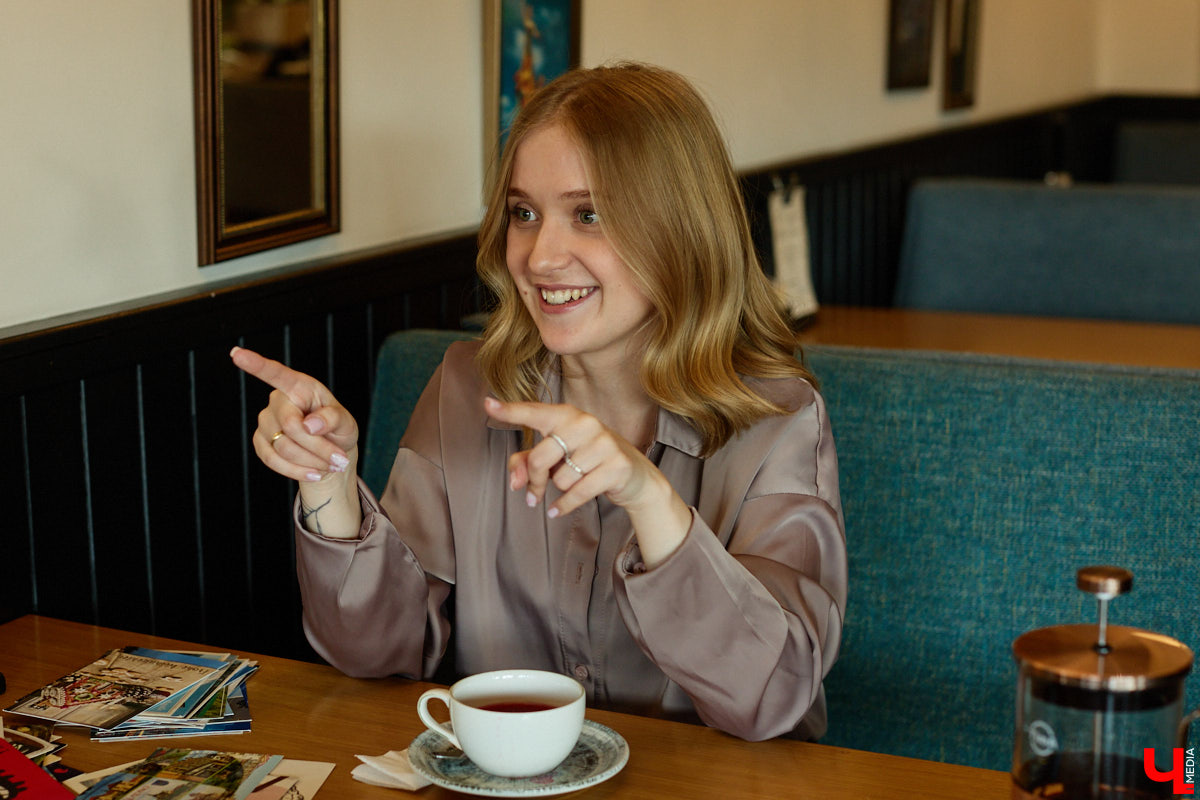 Дома у Анастасии Каревой хранятся чужие детские воспоминания. Они получены в виде открыток от людей со всего мира. Одни также делятся погодой за окном, другие пытаются начать романтические отношения. Мы поговорили с ней об отдельном мире под названием «посткроссинг», а заодно познакомились с историями из дальних стран и разных уголков России.