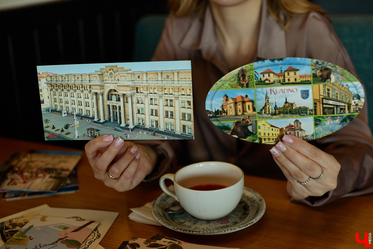 Дома у Анастасии Каревой хранятся чужие детские воспоминания. Они получены в виде открыток от людей со всего мира. Одни также делятся погодой за окном, другие пытаются начать романтические отношения. Мы поговорили с ней об отдельном мире под названием «посткроссинг», а заодно познакомились с историями из дальних стран и разных уголков России.