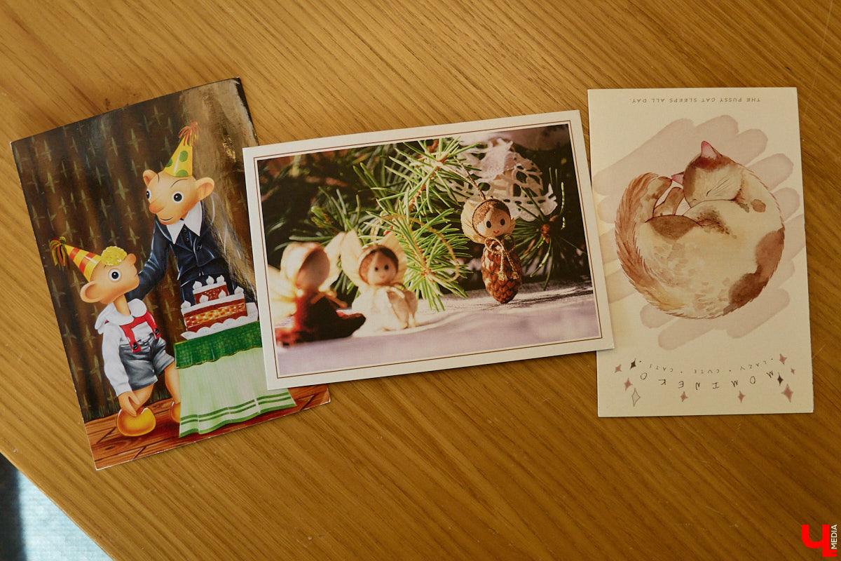 Дома у Анастасии Каревой хранятся чужие детские воспоминания. Они получены в виде открыток от людей со всего мира. Одни также делятся погодой за окном, другие пытаются начать романтические отношения. Мы поговорили с ней об отдельном мире под названием «посткроссинг», а заодно познакомились с историями из дальних стран и разных уголков России.