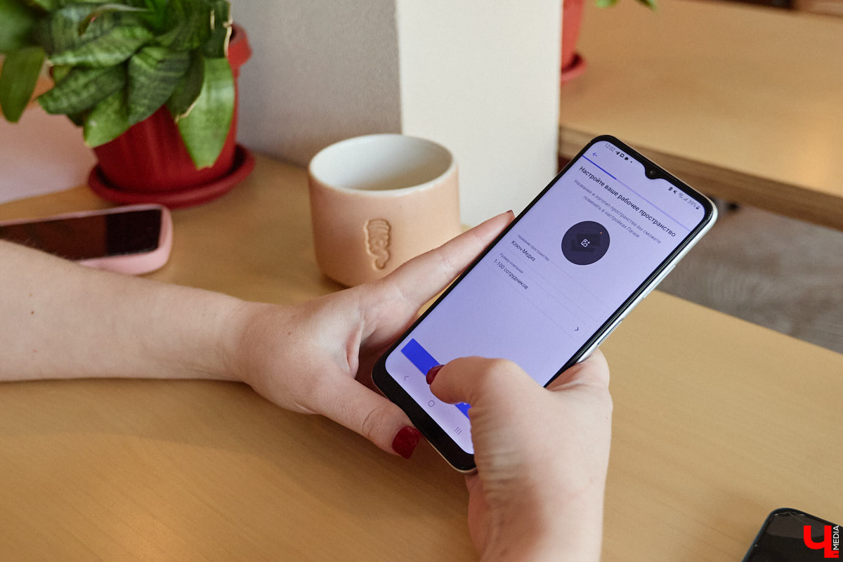Многие привычные приложения для общения находятся под угрозой полного отключения от Рунета. И это, как известно, отнюдь не первоапрельская шутка. Пока одни пытаются «оживить» любимые сервисы, другие вовсю осваивают новые площадки. Корреспондент «Ключ-Медиа» провел тест-драйв некоторых пока еще малоизвестных мессенджеров, которые вполне могут стать доступной альтернативой.
