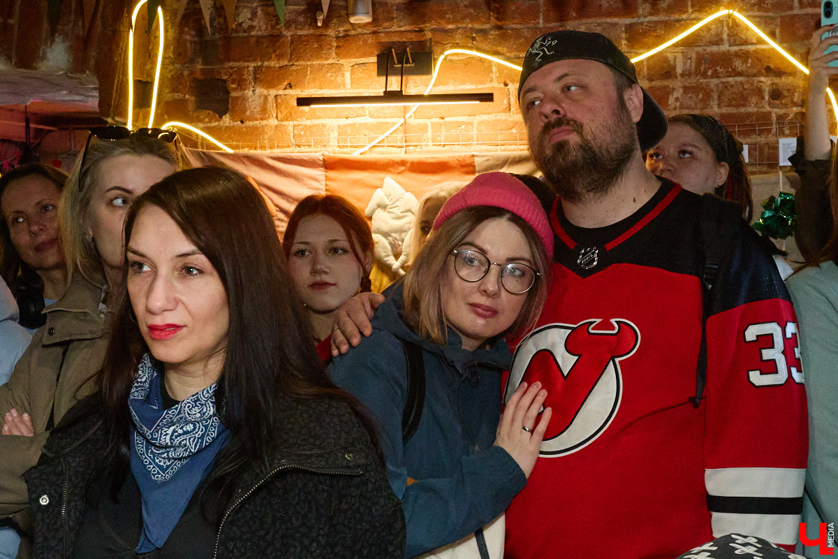 Минувший воскресный день ознаменовался важным культурным событием: в историческом центре прошел краеведческий фестиваль «Свой слой». Мероприятие посвятили не только прошлому областной столицы, но и его настоящему. «Ключ-Медиа» побывал там и готов поделиться самыми яркими моментами!