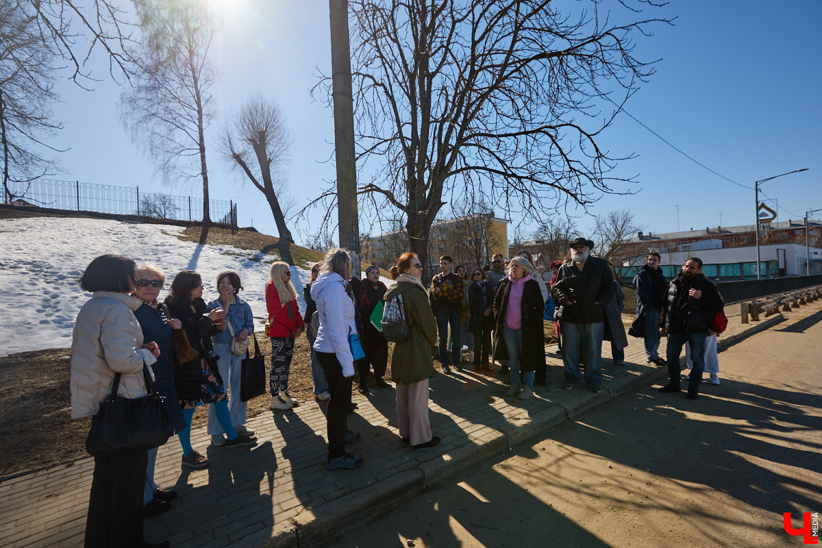 Минувший воскресный день ознаменовался важным культурным событием: в историческом центре прошел краеведческий фестиваль «Свой слой». Мероприятие посвятили не только прошлому областной столицы, но и его настоящему. «Ключ-Медиа» побывал там и готов поделиться самыми яркими моментами!