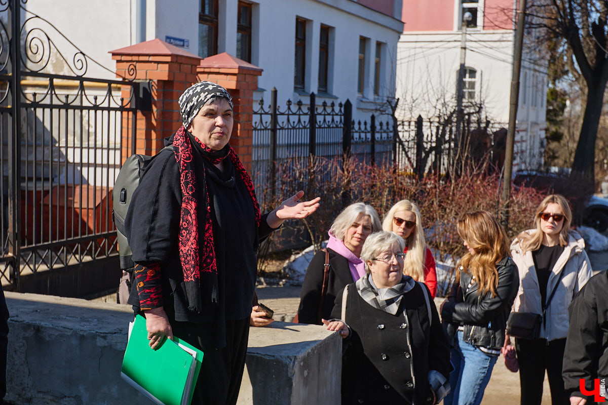 Минувший воскресный день ознаменовался важным культурным событием: в историческом центре прошел краеведческий фестиваль «Свой слой». Мероприятие посвятили не только прошлому областной столицы, но и его настоящему. «Ключ-Медиа» побывал там и готов поделиться самыми яркими моментами!