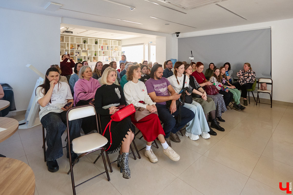 Минувший воскресный день ознаменовался важным культурным событием: в историческом центре прошел краеведческий фестиваль «Свой слой». Мероприятие посвятили не только прошлому областной столицы, но и его настоящему. «Ключ-Медиа» побывал там и готов поделиться самыми яркими моментами!