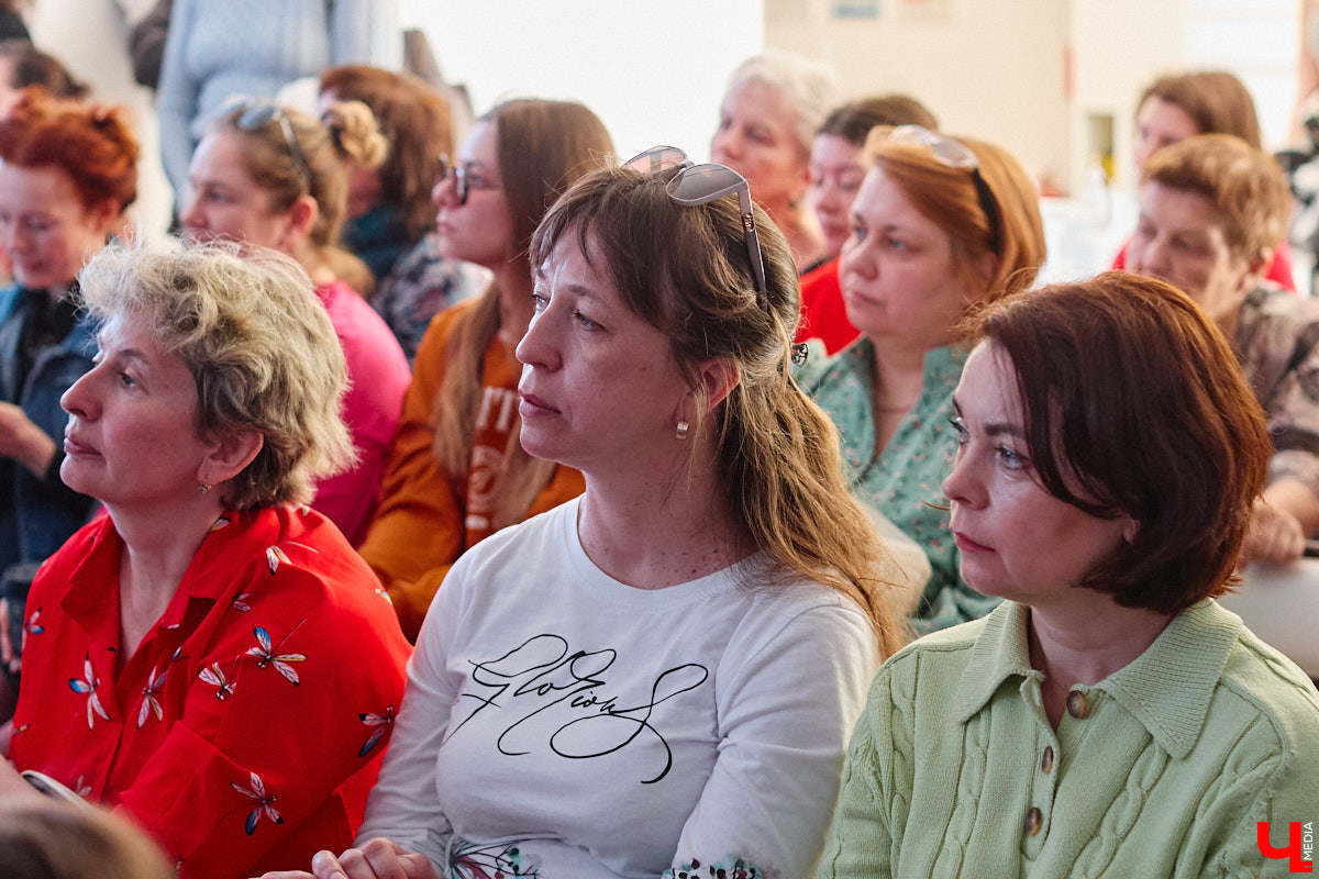 Минувший воскресный день ознаменовался важным культурным событием: в историческом центре прошел краеведческий фестиваль «Свой слой». Мероприятие посвятили не только прошлому областной столицы, но и его настоящему. «Ключ-Медиа» побывал там и готов поделиться самыми яркими моментами!