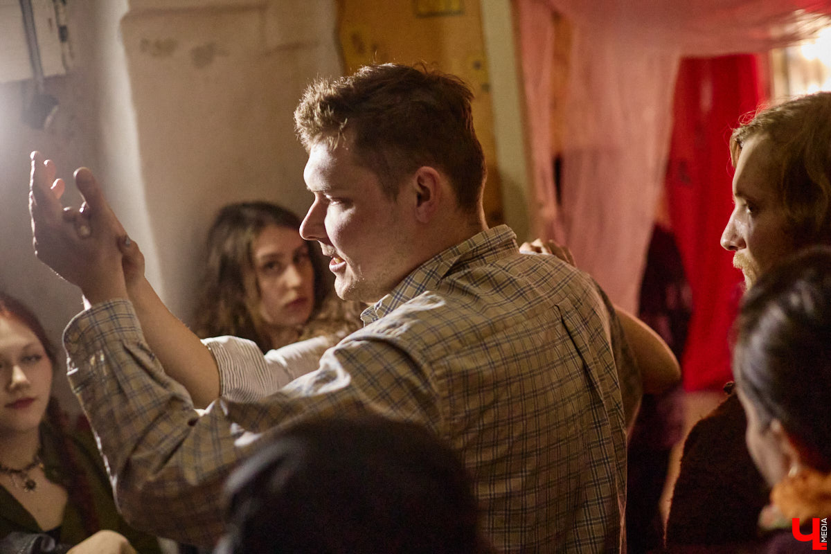 Минувший воскресный день ознаменовался важным культурным событием: в историческом центре прошел краеведческий фестиваль «Свой слой». Мероприятие посвятили не только прошлому областной столицы, но и его настоящему. «Ключ-Медиа» побывал там и готов поделиться самыми яркими моментами!