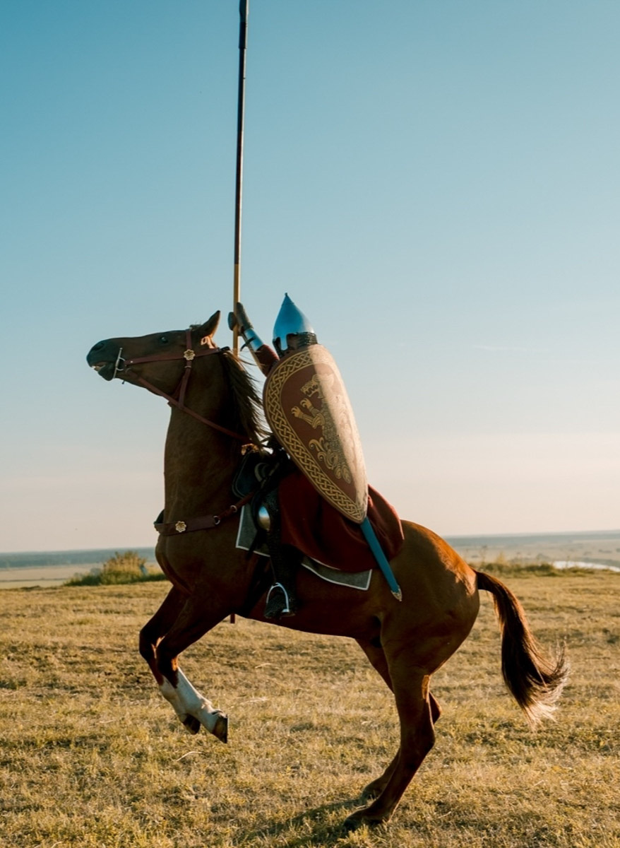 В марте состоялась премьера саги о жизни Андрея Боголюбского. Съемки сериала «Князь Андрей» проходили также в 33-м регионе. Жителям не терпелось оценить результат длительного кинопроцесса. Увы, многих он разочаровал. «Ключ-Медиа» изучил позиции экспертов, разобравших кинопродукт по косточкам.