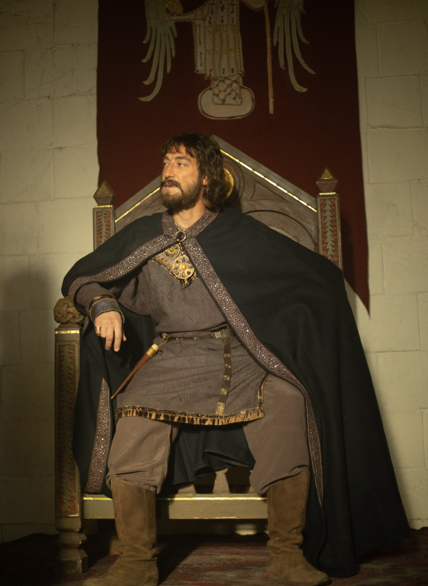 В марте состоялась премьера саги о жизни Андрея Боголюбского. Съемки сериала «Князь Андрей» проходили также в 33-м регионе. Жителям не терпелось оценить результат длительного кинопроцесса. Увы, многих он разочаровал. «Ключ-Медиа» изучил позиции экспертов, разобравших кинопродукт по косточкам.