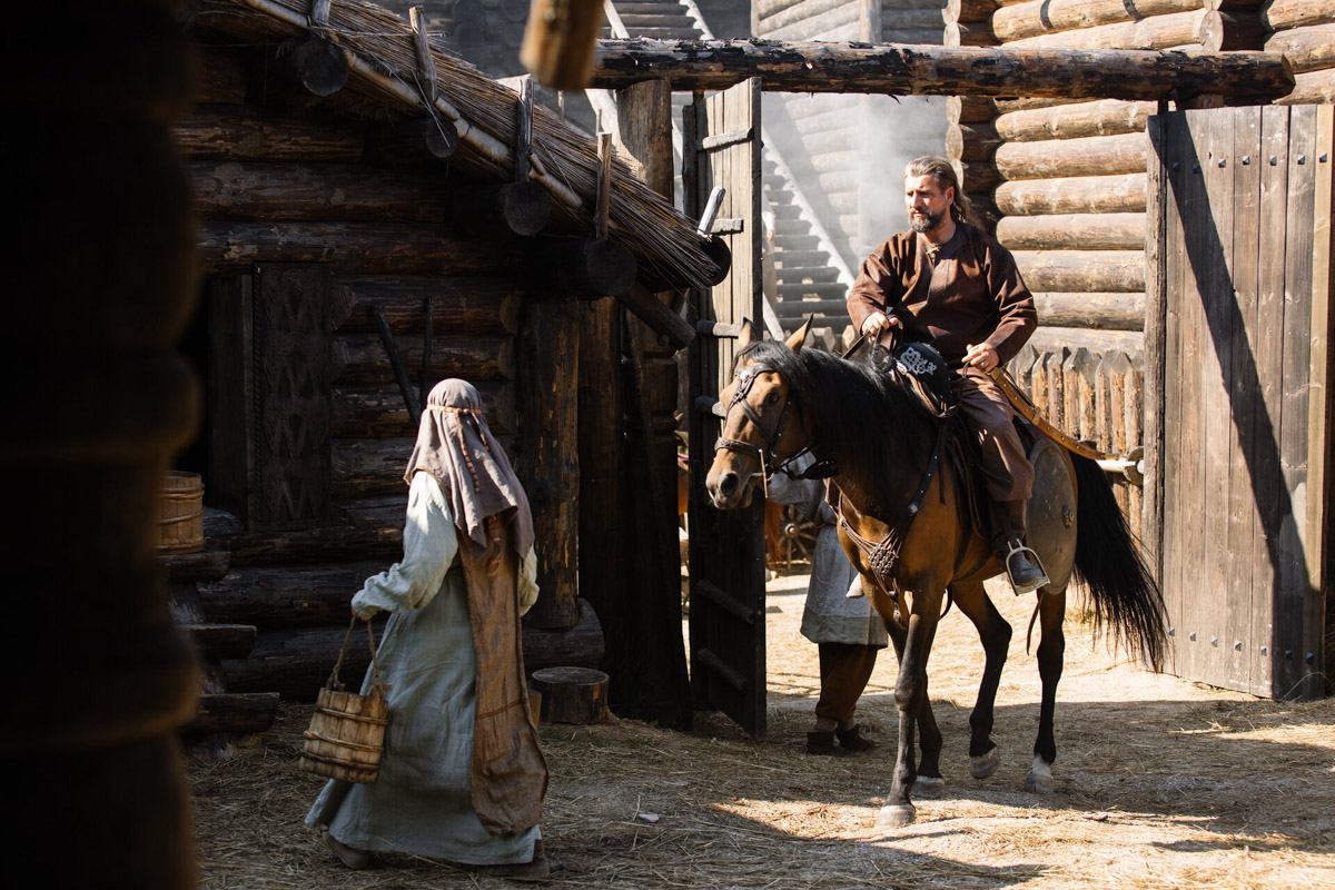 В марте состоялась премьера саги о жизни Андрея Боголюбского. Съемки сериала «Князь Андрей» проходили также в 33-м регионе. Жителям не терпелось оценить результат длительного кинопроцесса. Увы, многих он разочаровал. «Ключ-Медиа» изучил позиции экспертов, разобравших кинопродукт по косточкам.