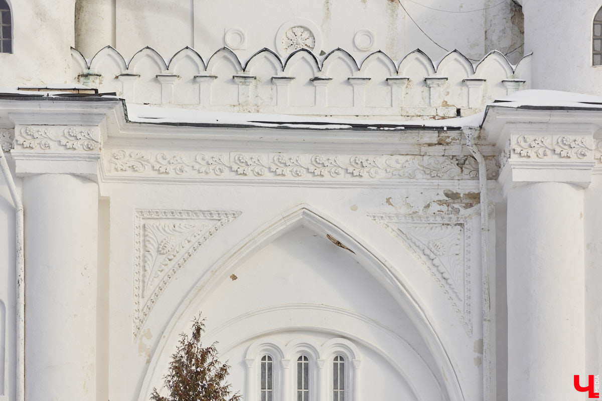 Успенский собор во Владимире могут начать реставрировать уже в этом году. Ранее об этом заявил митрополит Владимирский и Суздальский Никандр, теперь сроки подтвердили в музее. Подробностей пока немного, но точно одно: уникальный памятник древнерусской истории, включенный в список Всемирного наследия ЮНЕСКО, давно нуждается в глобальном восстановлении.