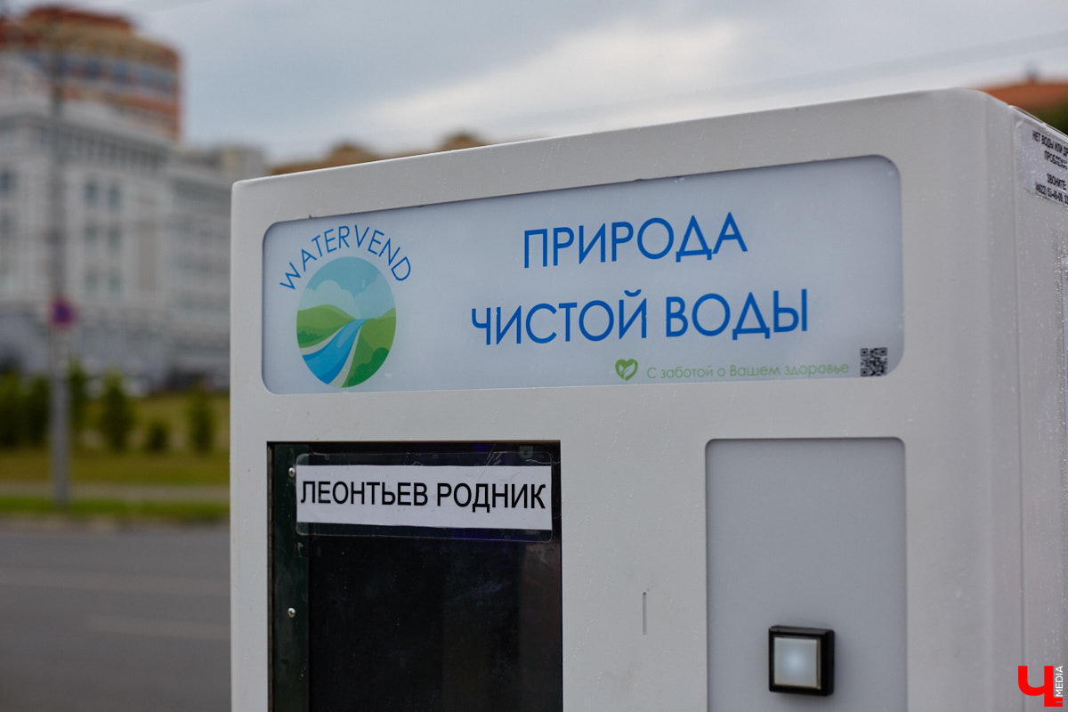 Благоустройство Казанского родника официально завершено… Но с недочетами. Подрядчику предстоит исправить ошибки, чтобы жители могли с комфортом добираться до воды. «Ключ-Медиа» выяснил, что же пошло не так, а заодно проверил состояние Леонтьева источника на Мира.