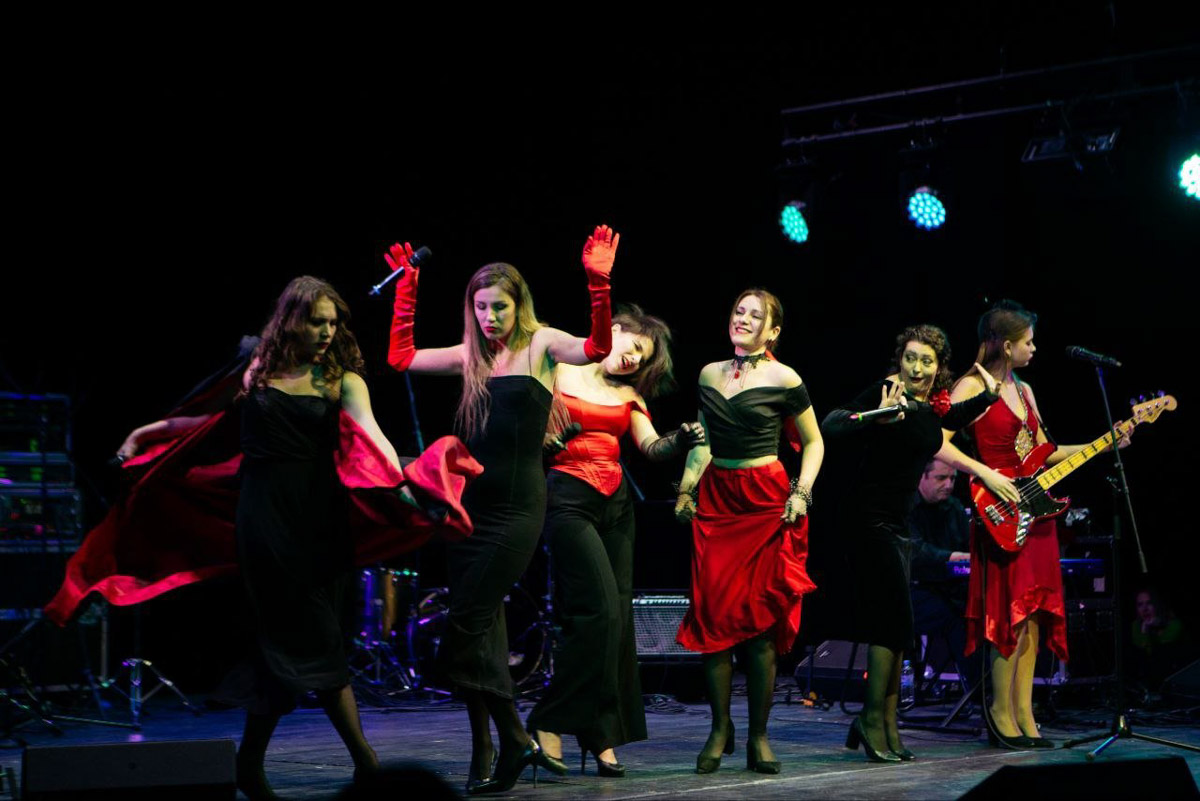 Группа «Ария» отметит во Владимире 40-летний юбилей группы, а Сергей Орлов привезет новую программу «Звезда». Помимо этого жителей областного центра ждут концерты на любой вкус: от рок-выступлений и кавер-шоу до новых имен и туров. Все подробности — в нашей афише.