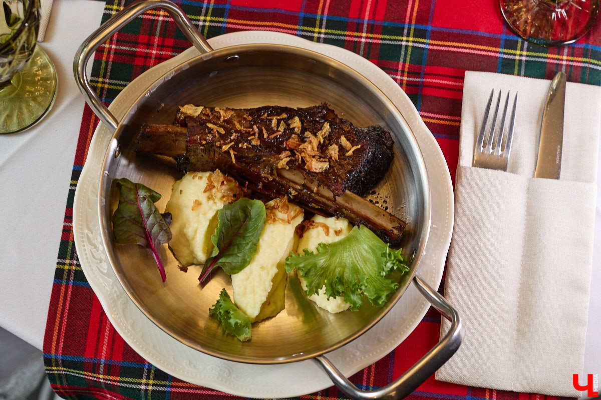 В Суздале не принято спешить. И готовят там тоже без суеты. Местная еда — про основательность, уют, тепло домашнего очага. Ресторан «Дворянское гнездо» именно то место, где данная философия обретает смысл. А подчеркивает ее печное меню, разработанное для ценителей медленного томления, традиционного подхода и чистоты вкуса.