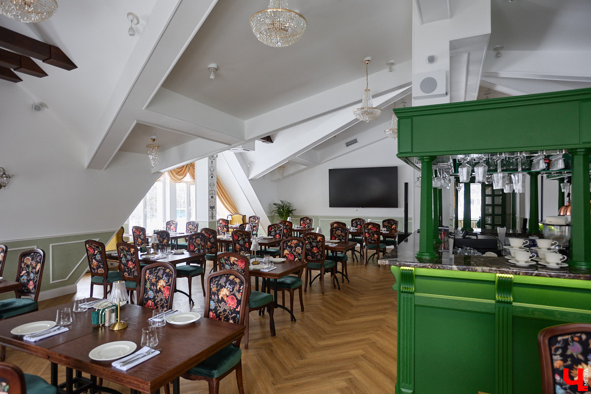 Весной ведущие российские кулинары состязаются в креативе, создавая умопомрачительные десерты. Парадокс в том, что их рецепты на самом деле придуманы более двух тысяч лет назад и в основе своей остались неизменны. Так, во владимирском трактире «Вновь» вернули из забвения александрийский кулич и многослойный курник.