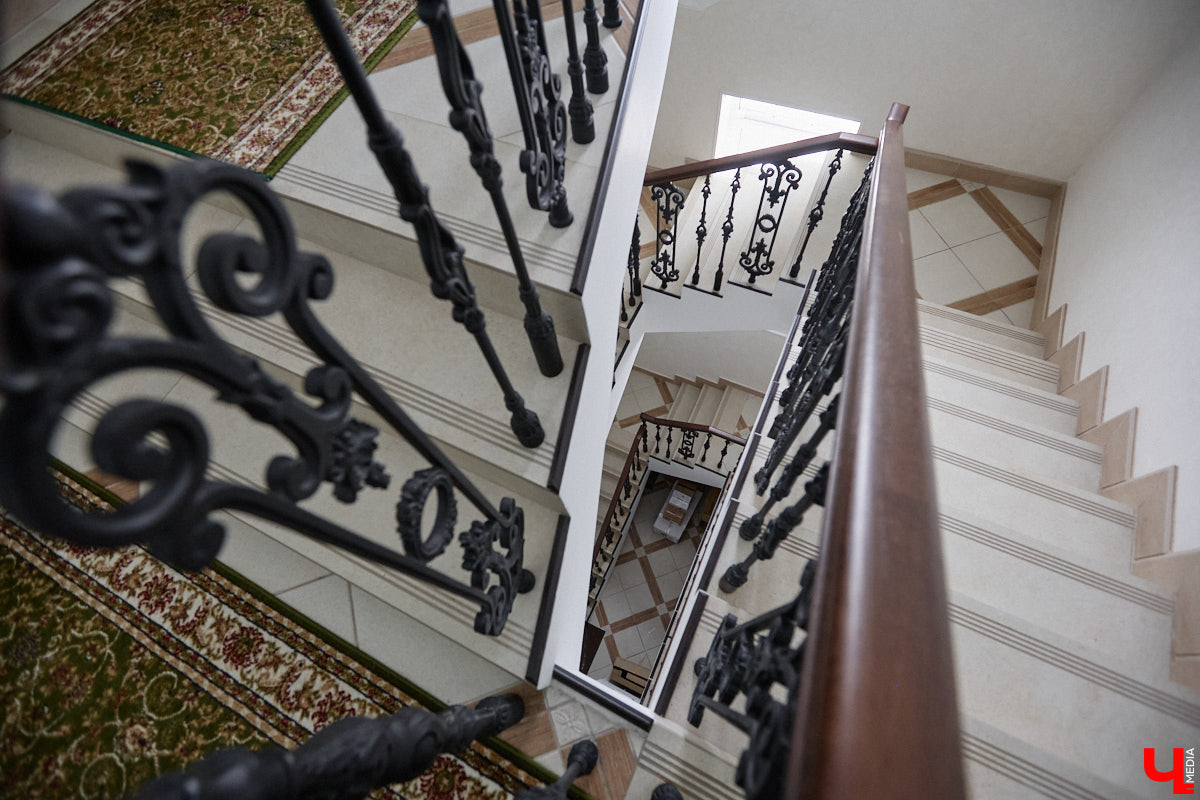 Весной ведущие российские кулинары состязаются в креативе, создавая умопомрачительные десерты. Парадокс в том, что их рецепты на самом деле придуманы более двух тысяч лет назад и в основе своей остались неизменны. Так, во владимирском трактире «Вновь» вернули из забвения александрийский кулич и многослойный курник.