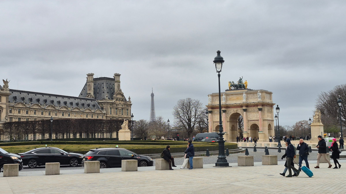 Горы мусора, толпы мигрантов и небезопасные улицы. Именно так описывали Париж Ольге Буниной ее друзья из французской столицы. Но отправившись в город любви в пятый раз, она открыла для себя совсем иную реальность. О своем путешествии, которое женщина вспоминает с огромной любовью, а также о развенчанных стереотипах про известнейшее место планеты туристка рассказала «Ключ-Медиа».