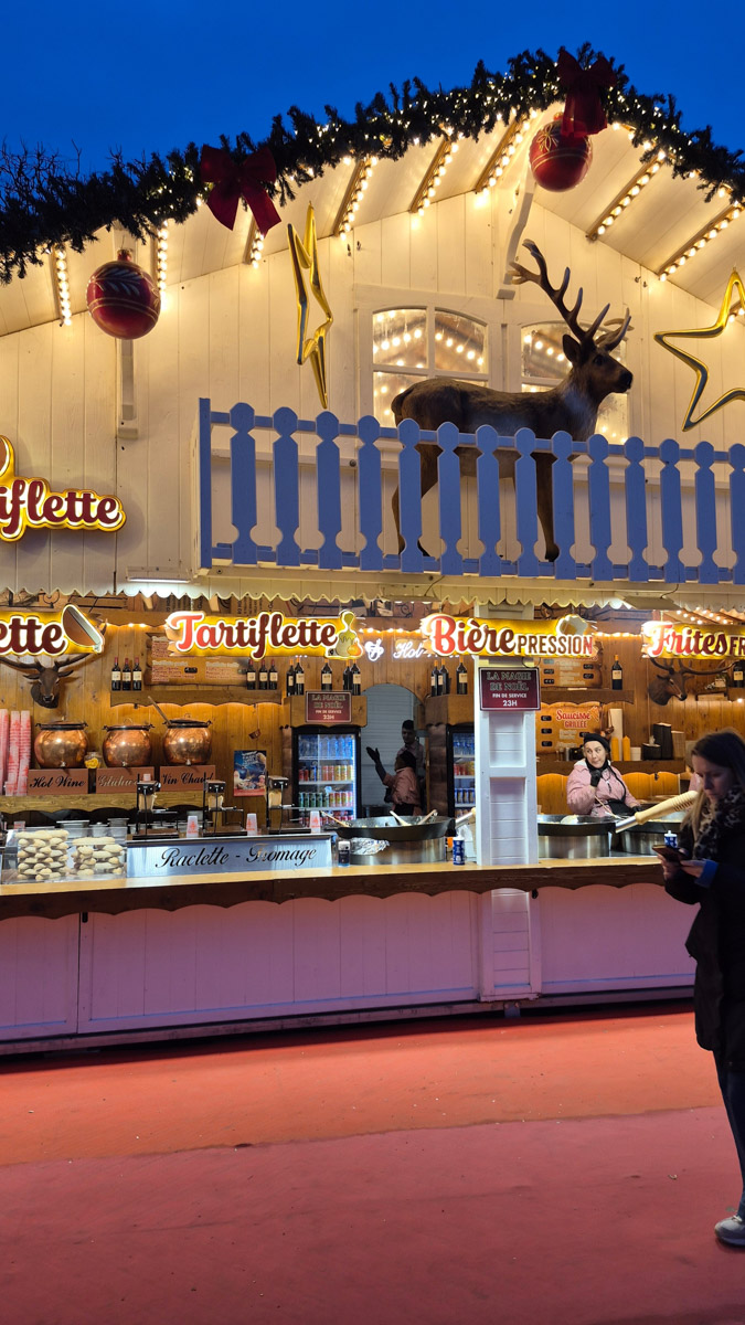 Горы мусора, толпы мигрантов и небезопасные улицы. Именно так описывали Париж Ольге Буниной ее друзья из французской столицы. Но отправившись в город любви в пятый раз, она открыла для себя совсем иную реальность. О своем путешествии, которое женщина вспоминает с огромной любовью, а также о развенчанных стереотипах про известнейшее место планеты туристка рассказала «Ключ-Медиа».