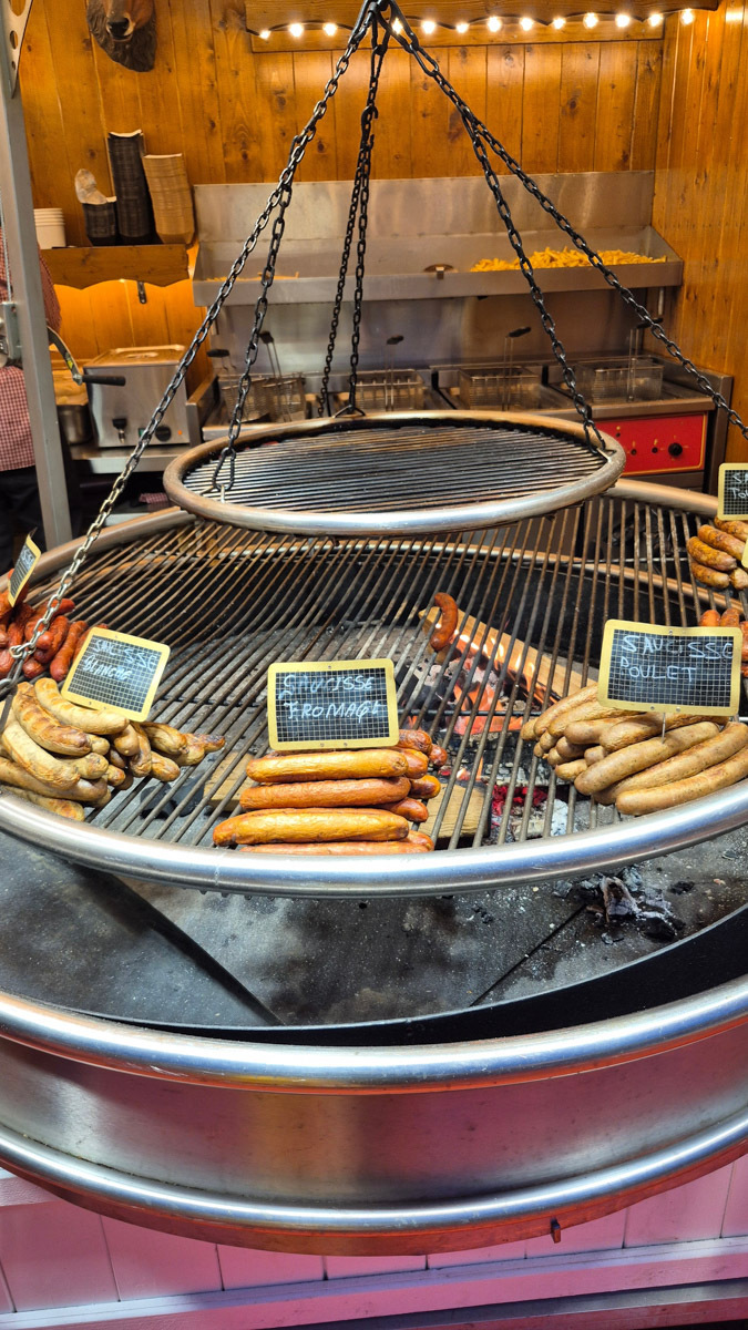 Горы мусора, толпы мигрантов и небезопасные улицы. Именно так описывали Париж Ольге Буниной ее друзья из французской столицы. Но отправившись в город любви в пятый раз, она открыла для себя совсем иную реальность. О своем путешествии, которое женщина вспоминает с огромной любовью, а также о развенчанных стереотипах про известнейшее место планеты туристка рассказала «Ключ-Медиа».