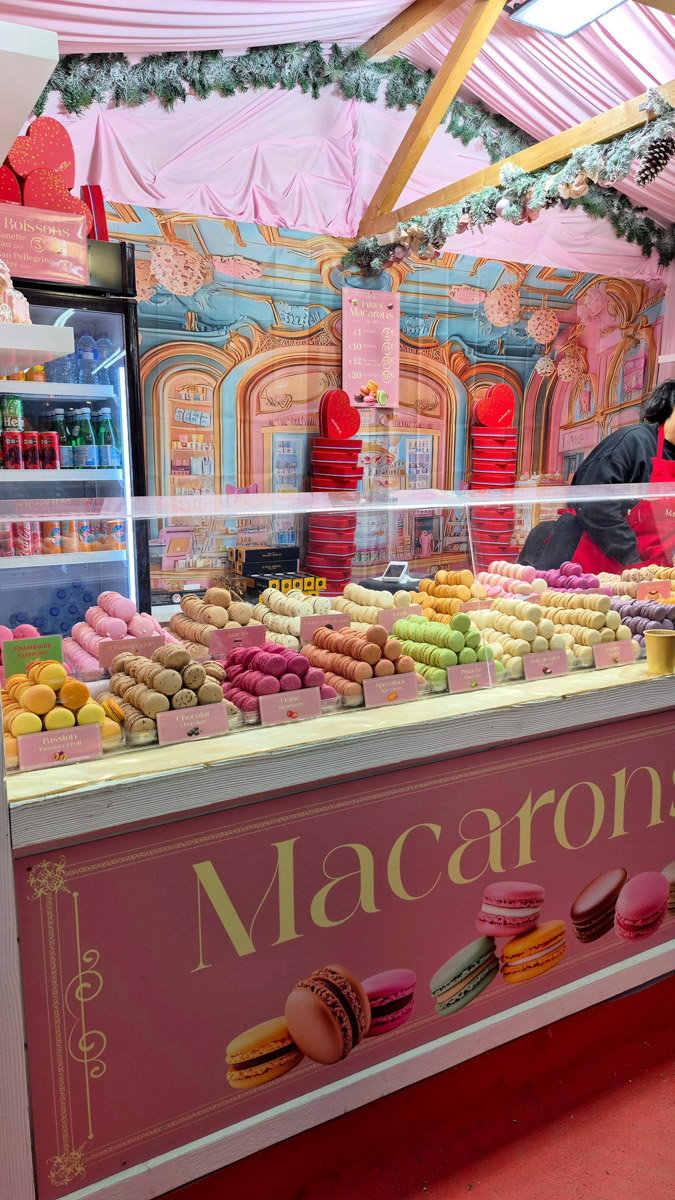 Горы мусора, толпы мигрантов и небезопасные улицы. Именно так описывали Париж Ольге Буниной ее друзья из французской столицы. Но отправившись в город любви в пятый раз, она открыла для себя совсем иную реальность. О своем путешествии, которое женщина вспоминает с огромной любовью, а также о развенчанных стереотипах про известнейшее место планеты туристка рассказала «Ключ-Медиа».