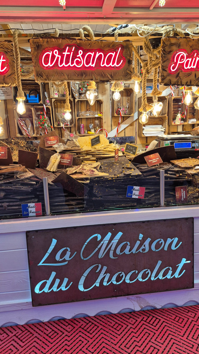 Горы мусора, толпы мигрантов и небезопасные улицы. Именно так описывали Париж Ольге Буниной ее друзья из французской столицы. Но отправившись в город любви в пятый раз, она открыла для себя совсем иную реальность. О своем путешествии, которое женщина вспоминает с огромной любовью, а также о развенчанных стереотипах про известнейшее место планеты туристка рассказала «Ключ-Медиа».