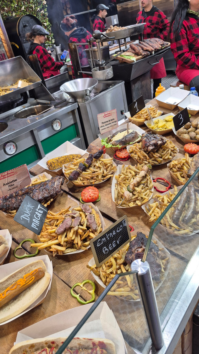 Горы мусора, толпы мигрантов и небезопасные улицы. Именно так описывали Париж Ольге Буниной ее друзья из французской столицы. Но отправившись в город любви в пятый раз, она открыла для себя совсем иную реальность. О своем путешествии, которое женщина вспоминает с огромной любовью, а также о развенчанных стереотипах про известнейшее место планеты туристка рассказала «Ключ-Медиа».