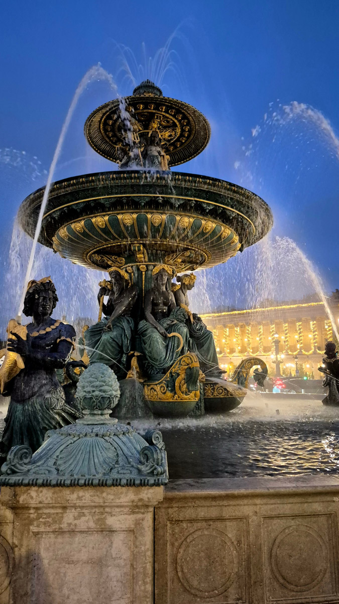 Горы мусора, толпы мигрантов и небезопасные улицы. Именно так описывали Париж Ольге Буниной ее друзья из французской столицы. Но отправившись в город любви в пятый раз, она открыла для себя совсем иную реальность. О своем путешествии, которое женщина вспоминает с огромной любовью, а также о развенчанных стереотипах про известнейшее место планеты туристка рассказала «Ключ-Медиа».