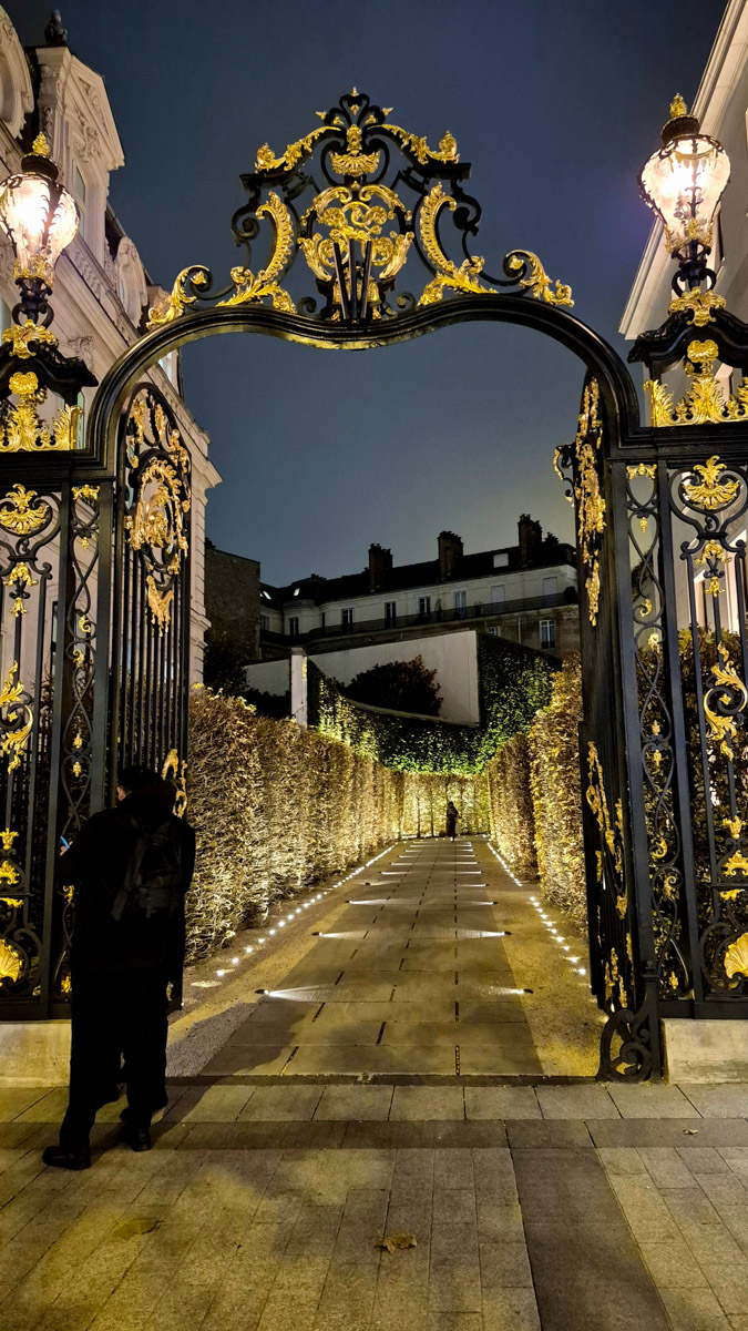 Горы мусора, толпы мигрантов и небезопасные улицы. Именно так описывали Париж Ольге Буниной ее друзья из французской столицы. Но отправившись в город любви в пятый раз, она открыла для себя совсем иную реальность. О своем путешествии, которое женщина вспоминает с огромной любовью, а также о развенчанных стереотипах про известнейшее место планеты туристка рассказала «Ключ-Медиа».