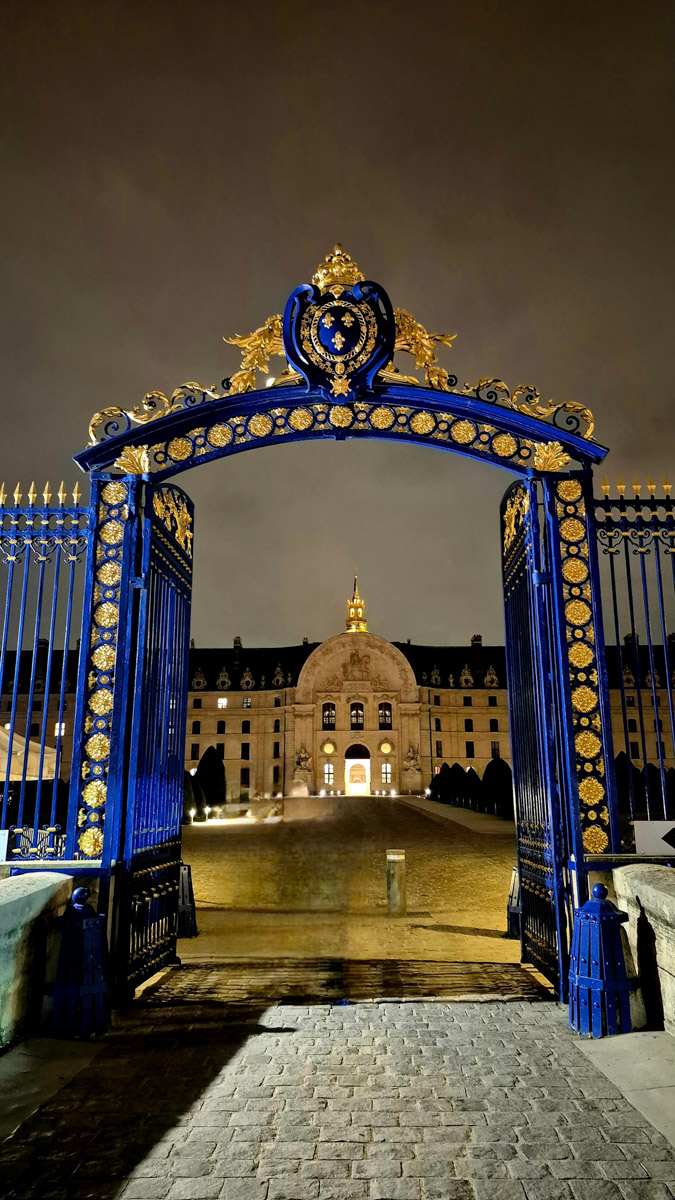 Горы мусора, толпы мигрантов и небезопасные улицы. Именно так описывали Париж Ольге Буниной ее друзья из французской столицы. Но отправившись в город любви в пятый раз, она открыла для себя совсем иную реальность. О своем путешествии, которое женщина вспоминает с огромной любовью, а также о развенчанных стереотипах про известнейшее место планеты туристка рассказала «Ключ-Медиа».